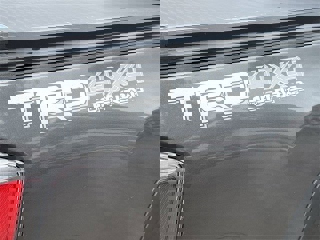 Used 2021 Toyota Tacoma TRD Off-Road image 9