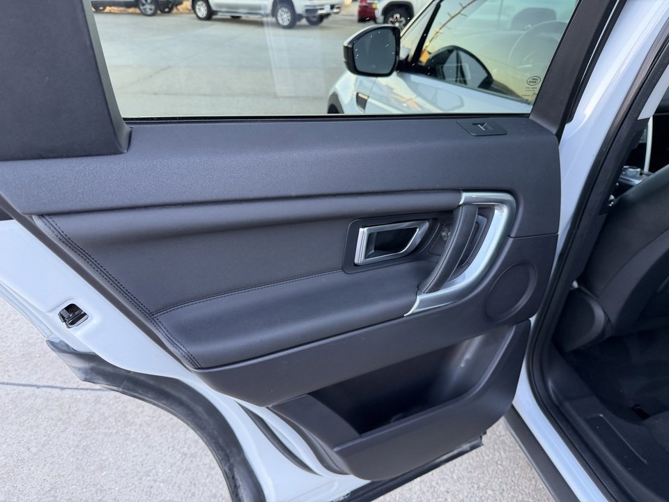 Used 2015 Land Rover Discovery Sport HSE image 13