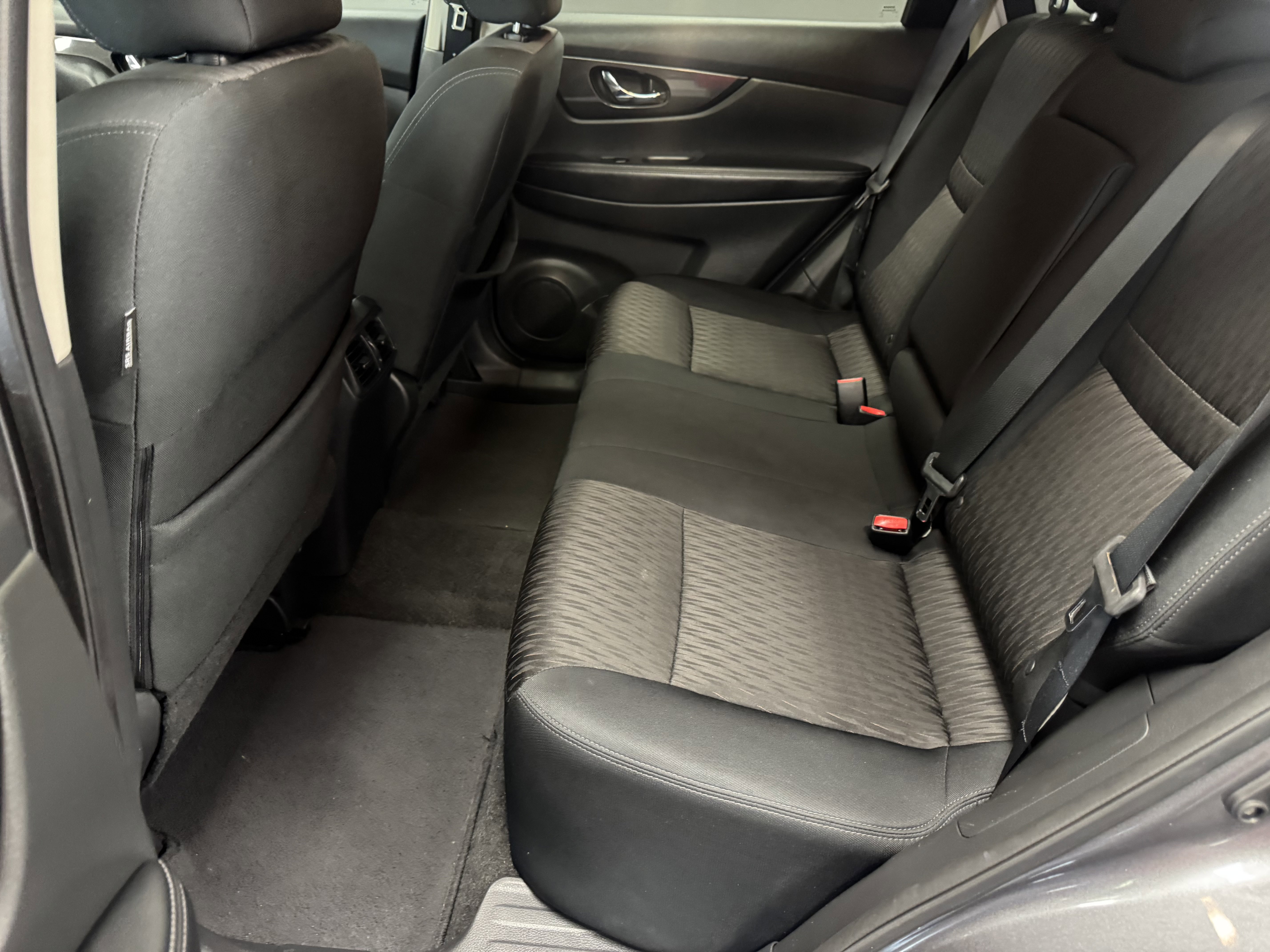 Used 2017 Nissan Rogue SV image 18