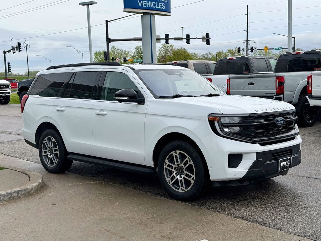 Certified 2025 Ford Expedition Active AWD/4WD image 7
