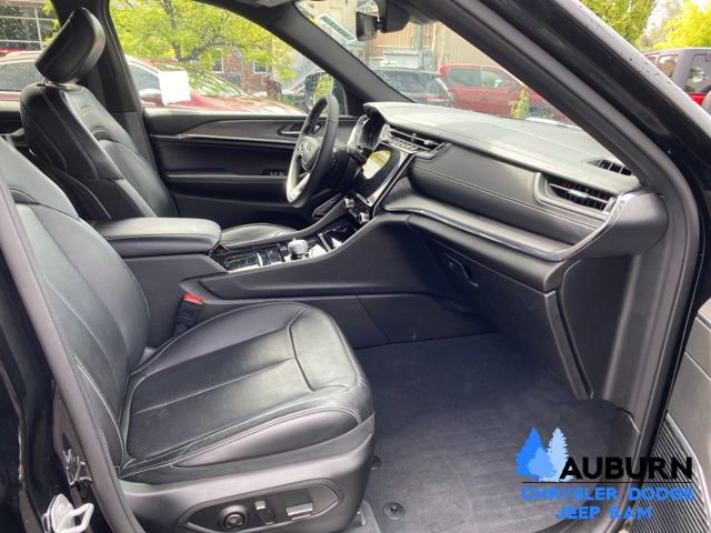 Used 2023 Jeep Grand Cherokee Overland AWD/4WD image 12