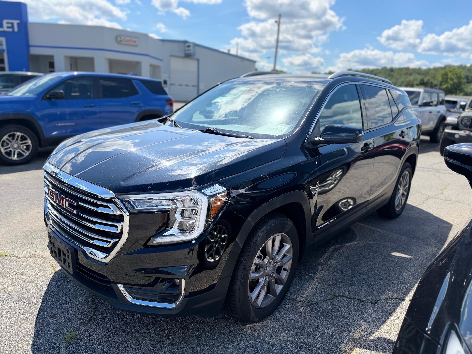 Used 2024 GMC Terrain SLT AWD/4WD image 6