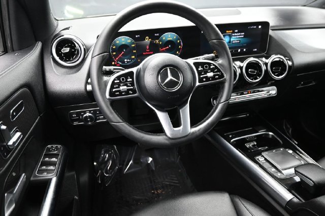Used 2021 Mercedes-Benz GLA 250 4MATIC w/ Premium Package image 14