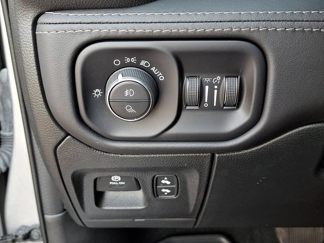 Used 2022 RAM 1500 Limited AWD/4WD image 25