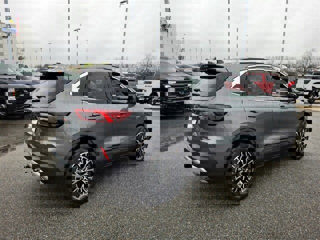 New 2025 Ford Escape SE w/ Class II Trailer Tow Package image 12