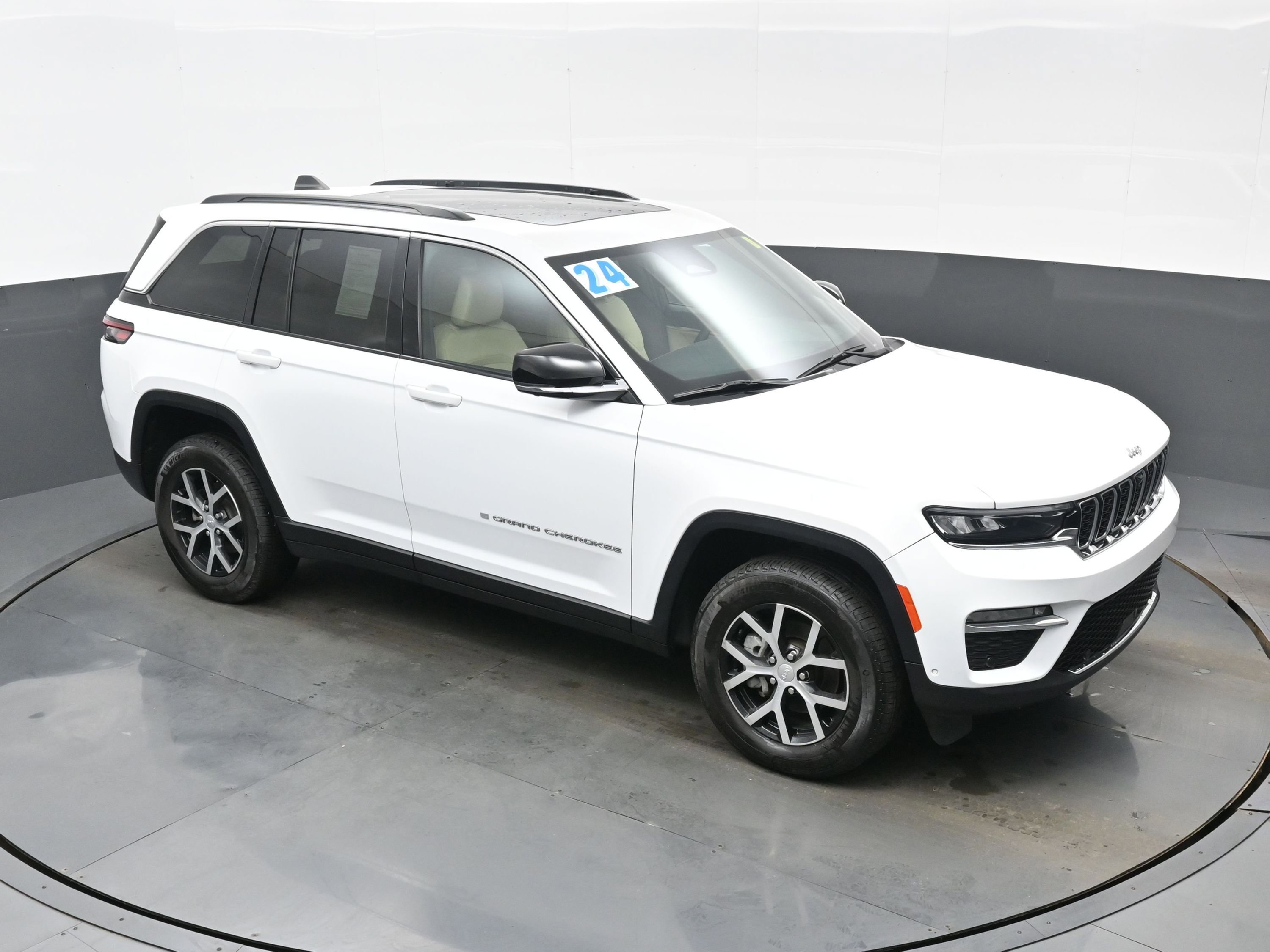 Used 2024 Jeep Grand Cherokee Limited w/ Luxury Tech Group II image 40