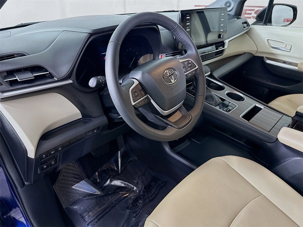 Certified 2023 Toyota Sienna XLE image 21