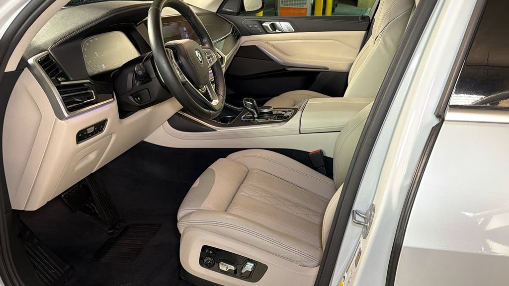 Used 2021 BMW X7 xDrive40i w/ Premium Package AWD/4WD image 23