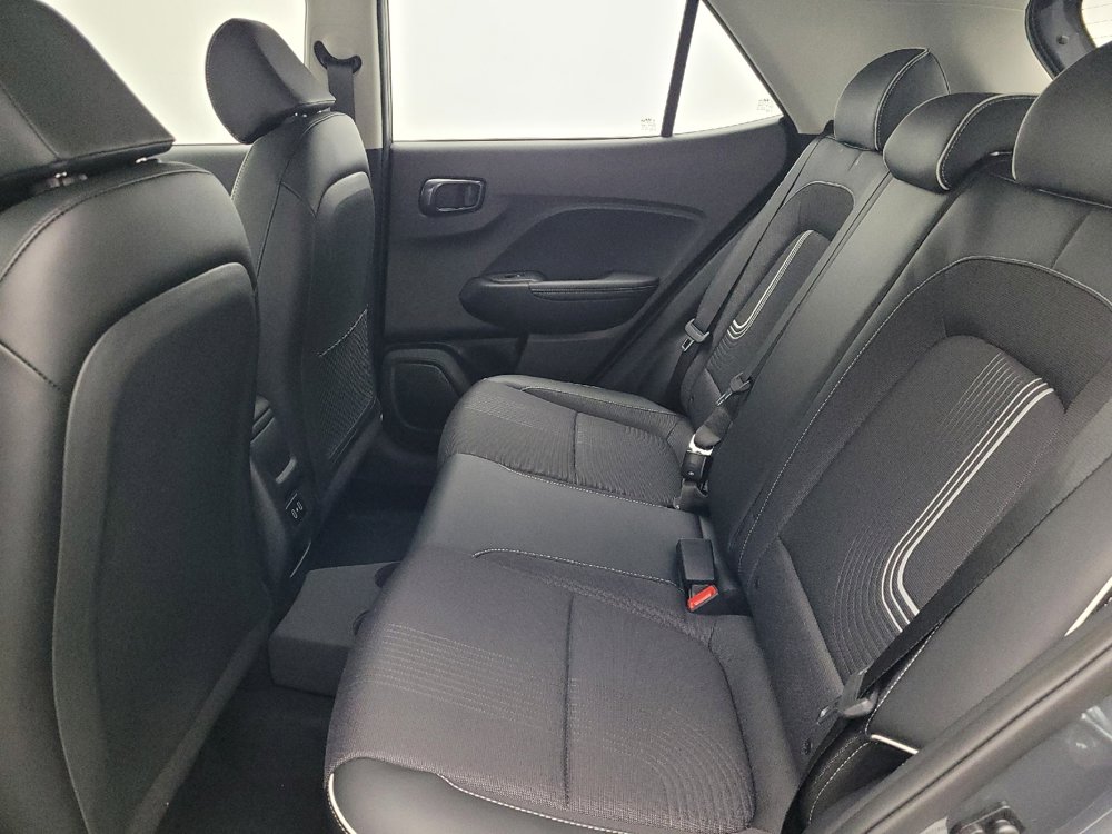 Used 2025 Hyundai Venue Limited image 18