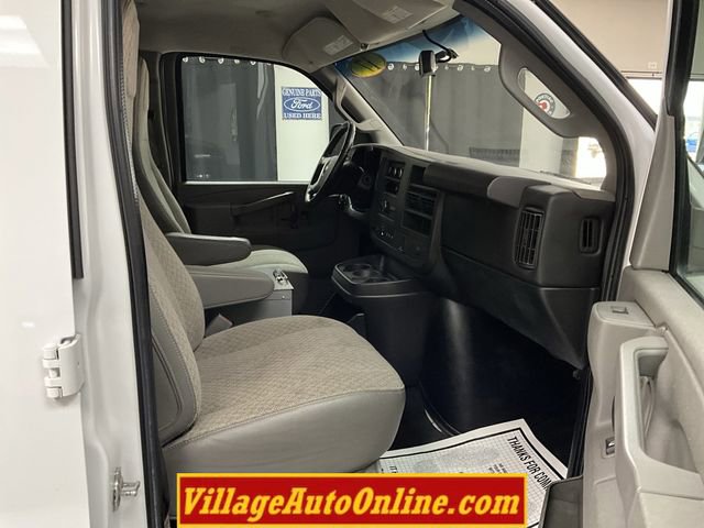 Used 2017 Chevrolet Express 2500 Extended RWD image 33