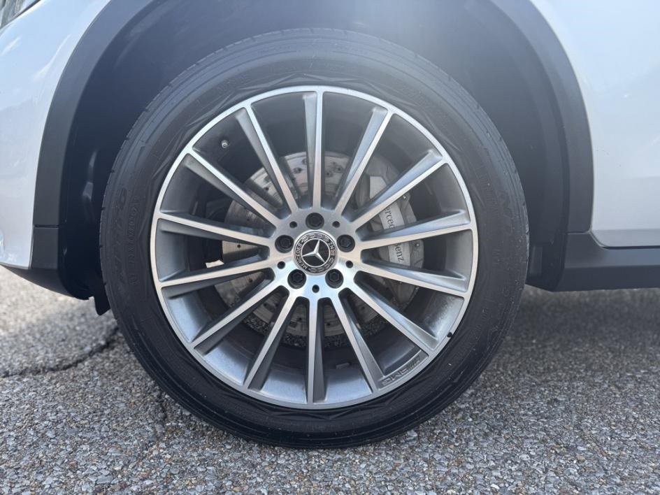 Used 2017 Mercedes-Benz GLC 300 4MATIC Coupe image 12