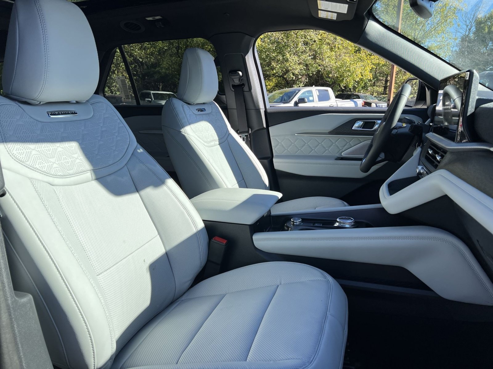 New 2027 Ford Explorer Platinum w/ LUX Leather Package AWD/4WD image 28
