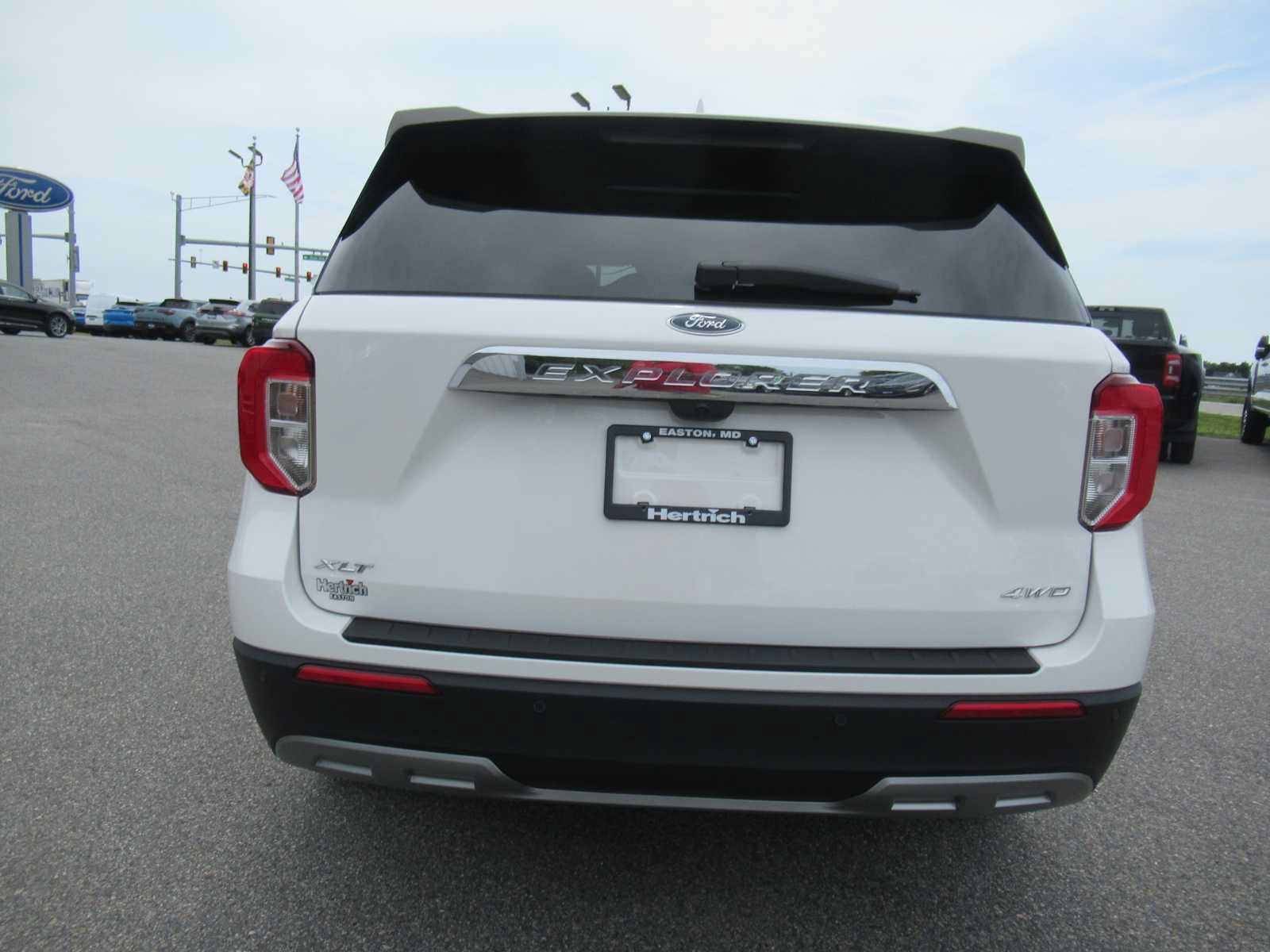Used 2024 Ford Explorer XLT w/ Equipment Group 202A AWD/4WD image 6
