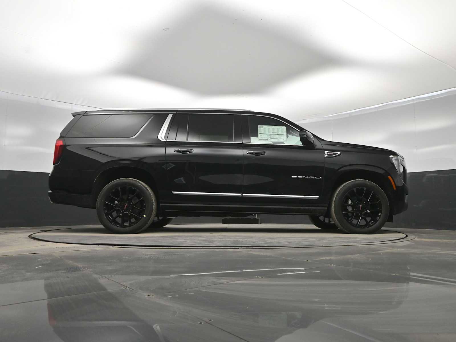 New 2026 GMC Yukon XL Denali w/ Denali Reserve Package image 36
