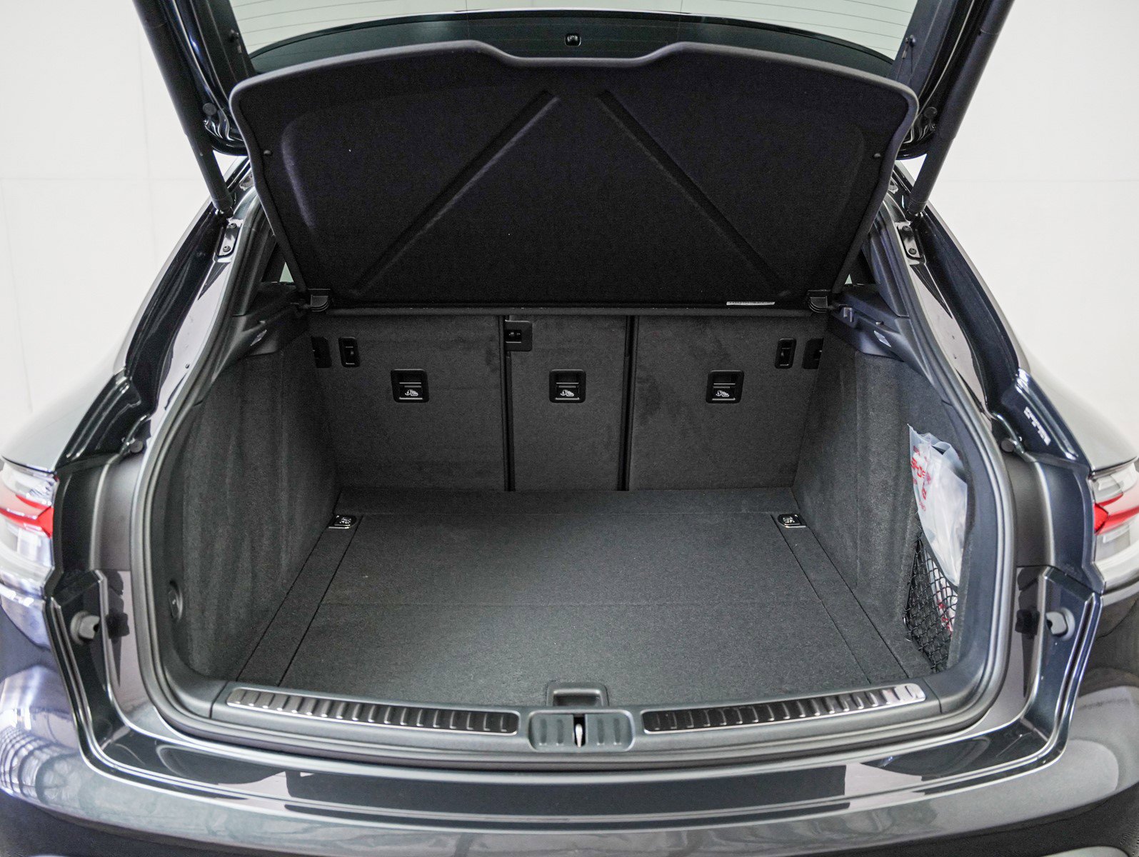 New 2026 Porsche Macan image 26