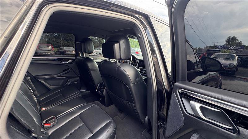 Used 2020 Porsche Macan w/ Premium Package Plus AWD/4WD image 34