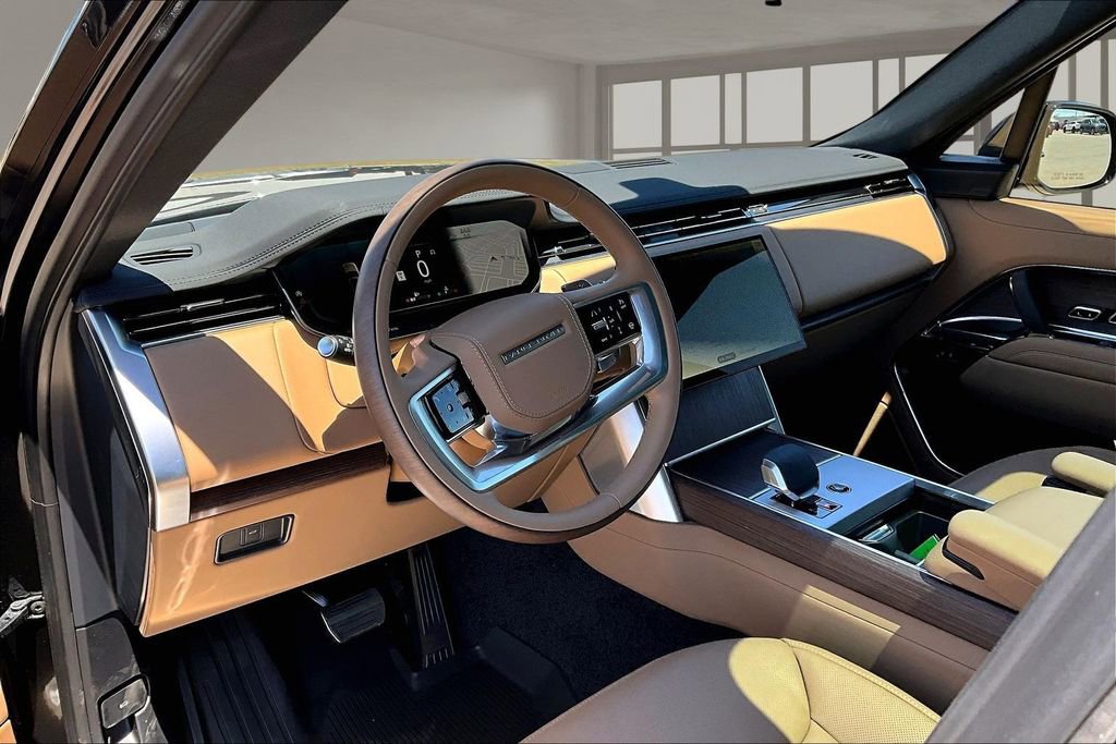 New 2026 Land Rover Range Rover Long Wheelbase SE AWD/4WD image 6