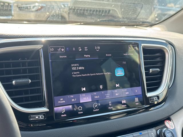 Used 2023 Chrysler Pacifica Touring-L FWD image 20