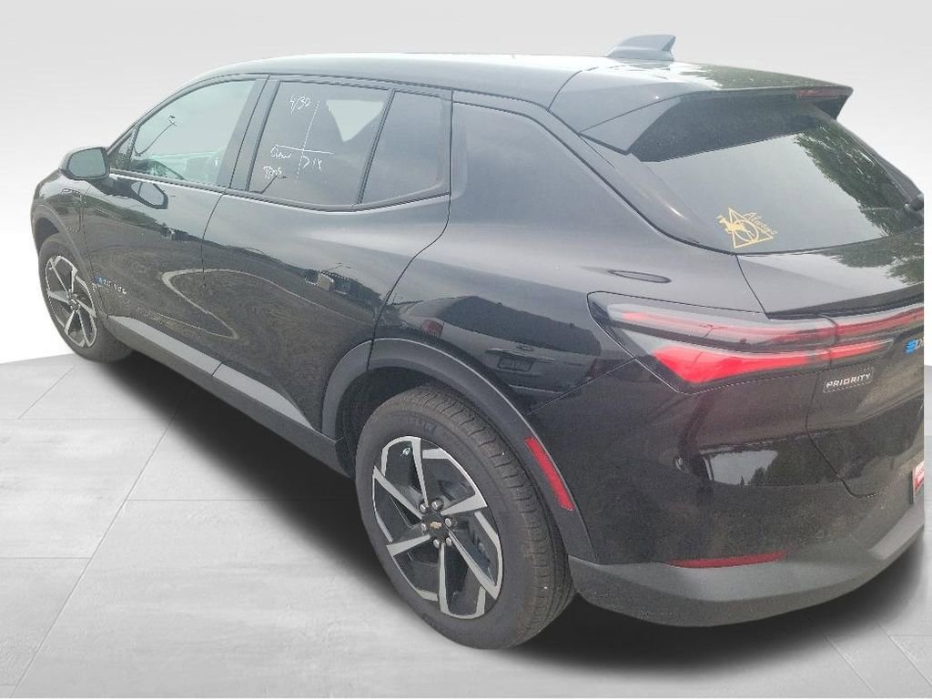 Used 2025 Chevrolet Equinox EV LT FWD image 2