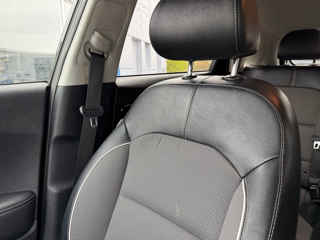 Used 2022 Kia Niro EX w/ Cold Weather Package FWD image 21