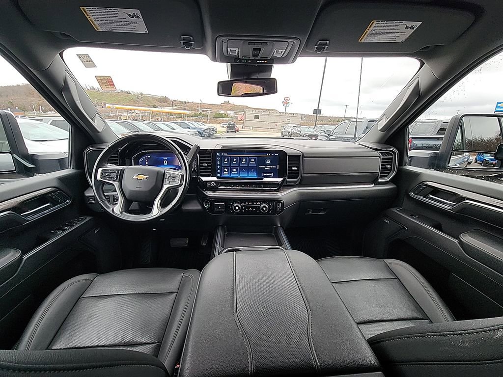 Used 2024 Chevrolet Silverado 3500 LTZ w/ LTZ Convenience Package image 30