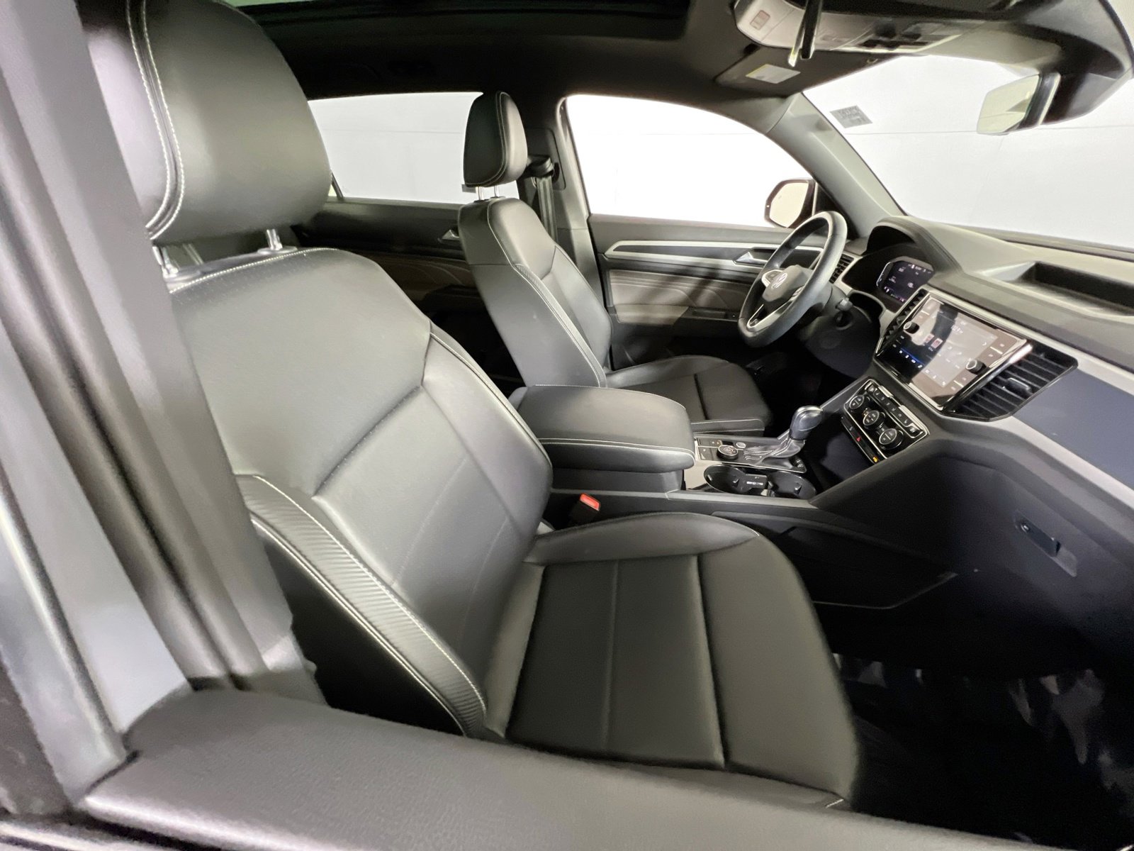 Used 2023 Volkswagen Atlas Cross Sport SEL R-Line image 27