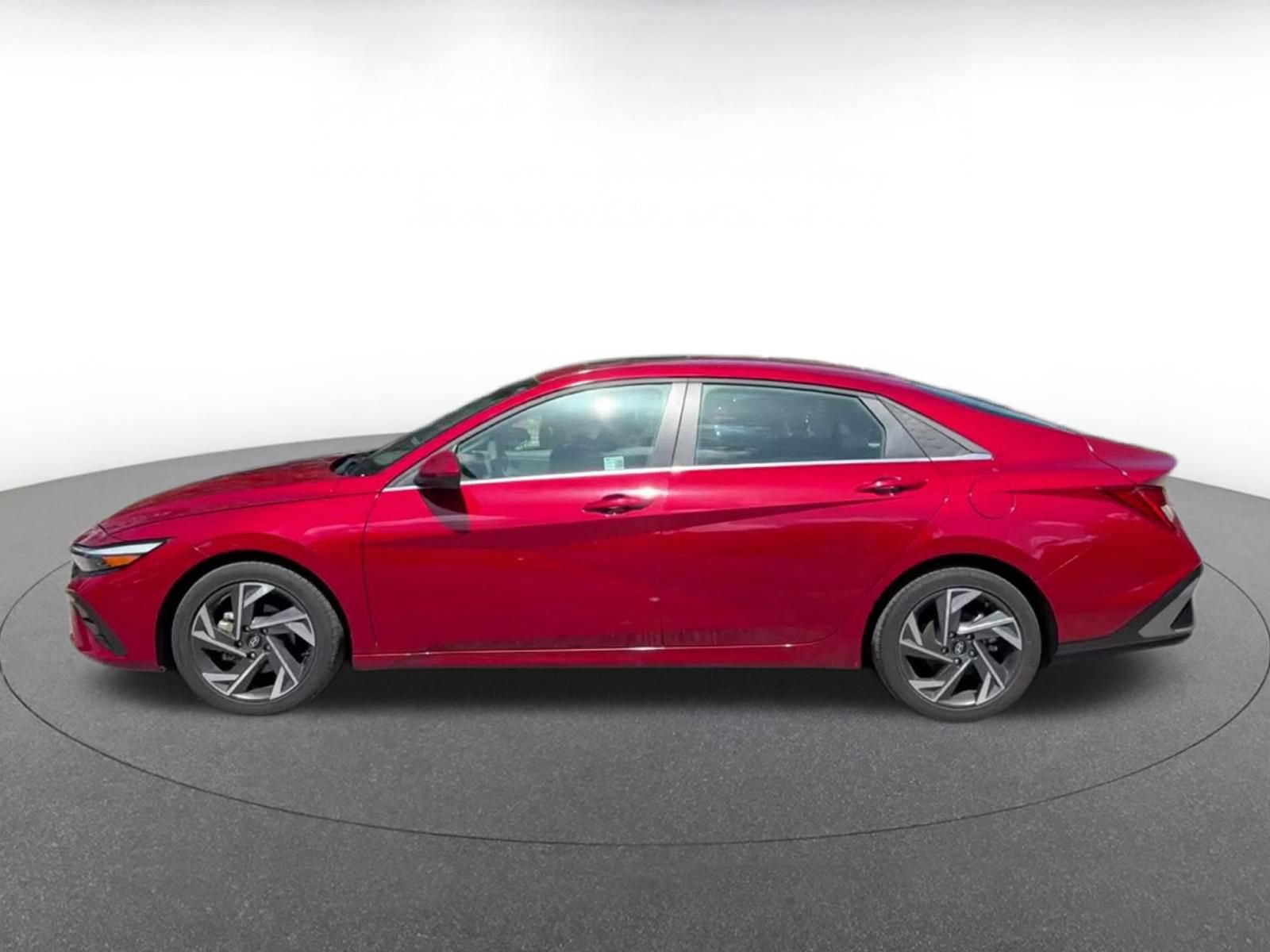 Used 2025 Hyundai Elantra SEL FWD image 9