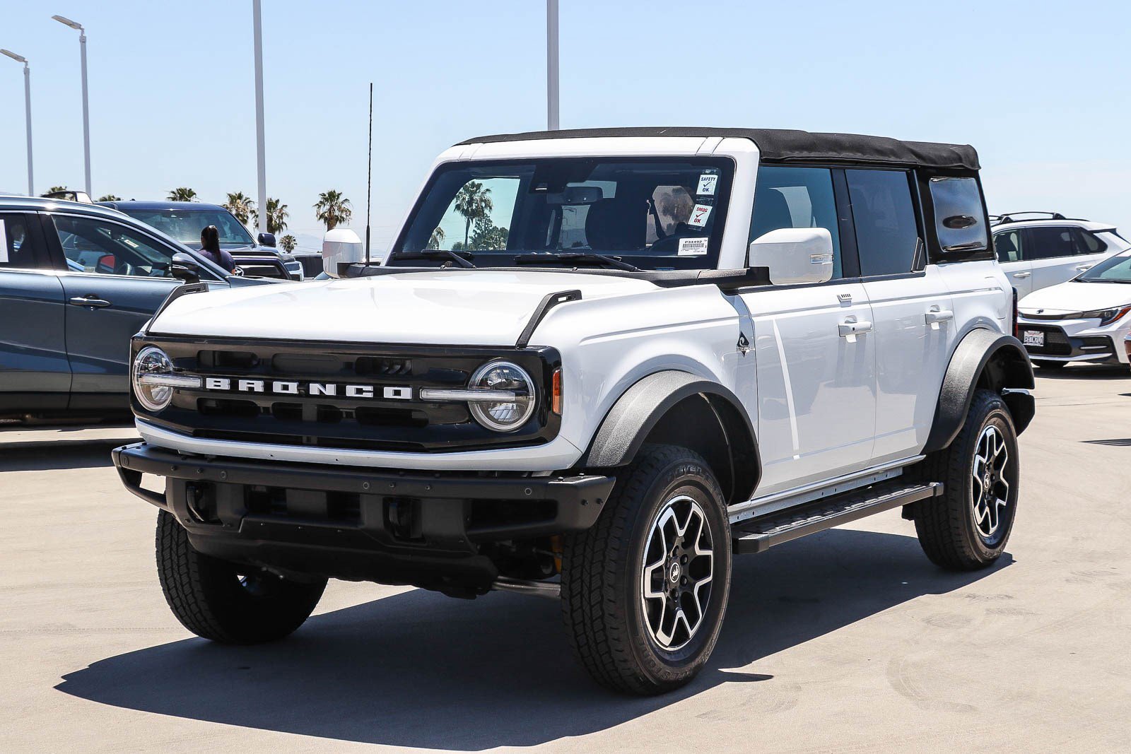 Used 2022 Ford Bronco Outer Banks w/ Sasquatch Package AWD/4WD image 3