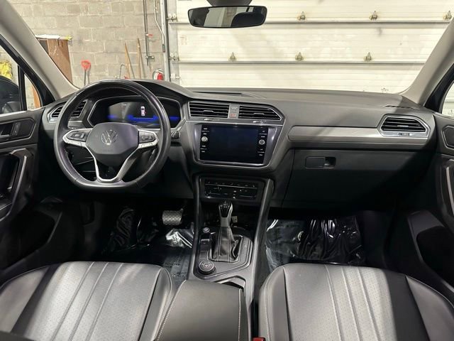 Certified 2024 Volkswagen Tiguan SE AWD/4WD image 17