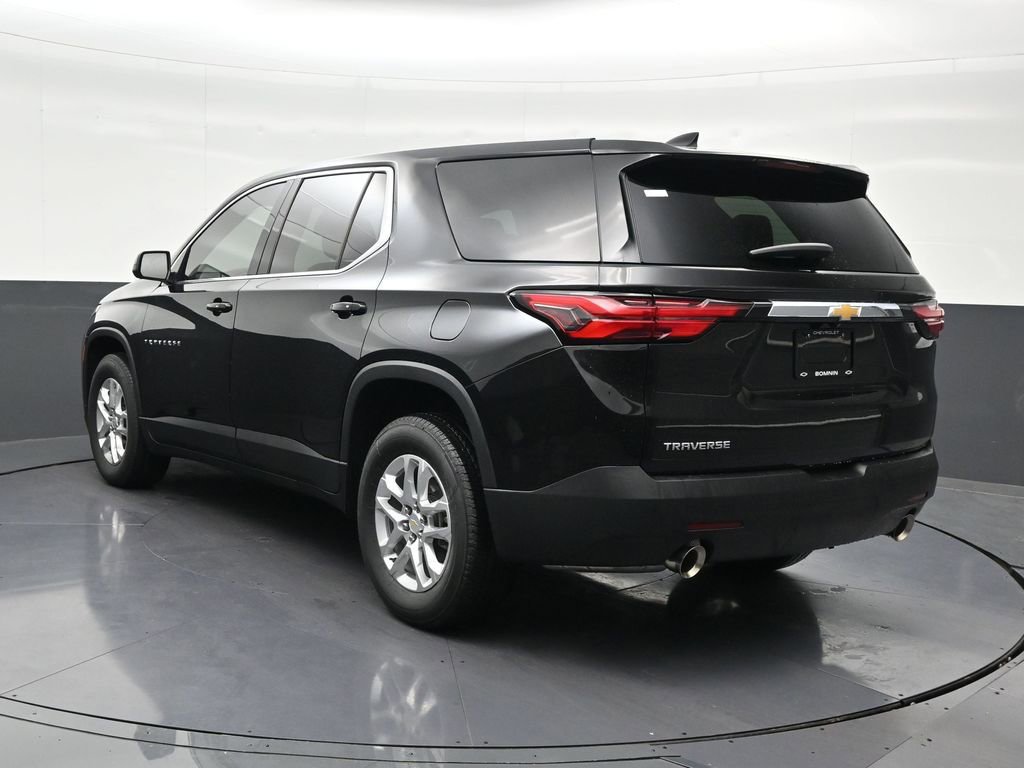 Used 2023 Chevrolet Traverse LS image 3