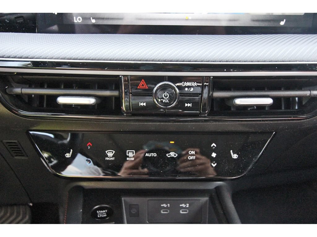 Used 2025 Nissan Kicks SR w/ SR Premium Package AWD/4WD image 28