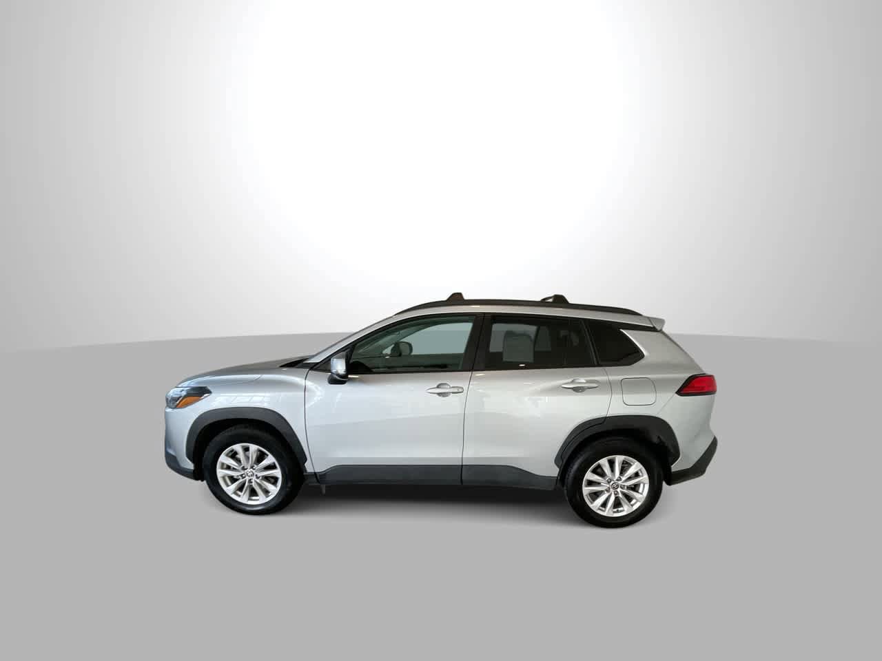 Certified 2023 Toyota Corolla Cross LE w/ Moonroof Package image 5
