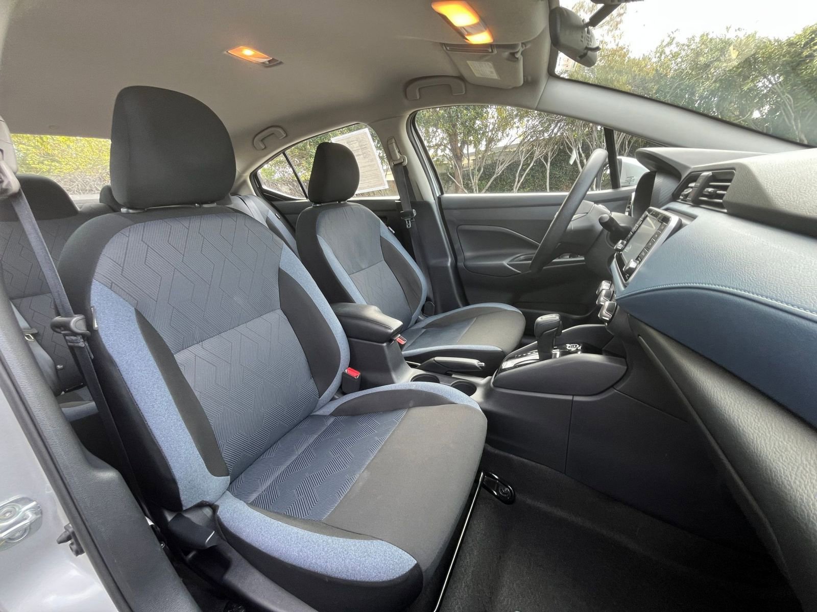 Used 2025 Nissan Versa SV image 34