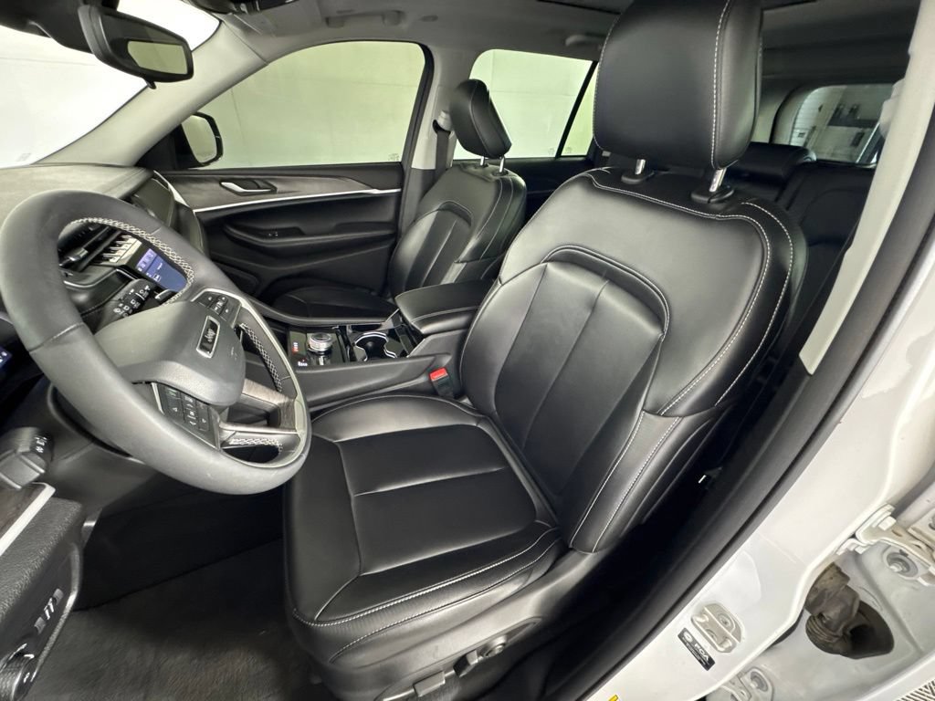 Certified 2023 Jeep Grand Cherokee Limited w/ Black Appearance Package AWD/4WD image 23