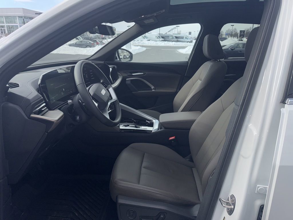 Used 2025 Audi Q5 Premium w/ Convenience Package image 22