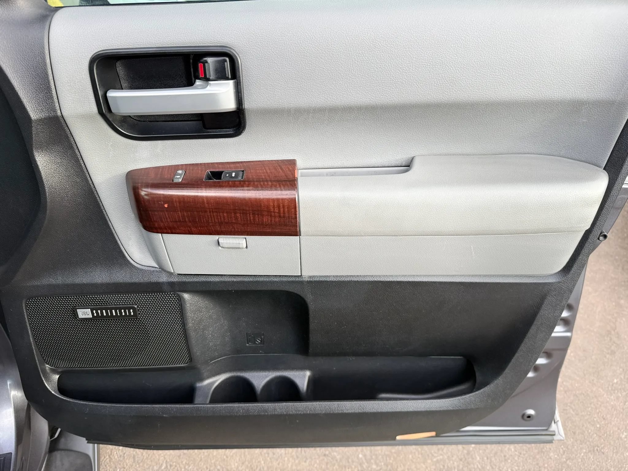 Used 2014 Toyota Sequoia Platinum w/ Preferred Accessory Package AWD/4WD image 24