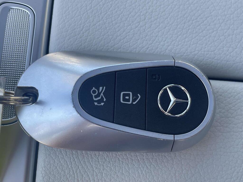 Used 2024 Mercedes-Benz GLC 300 4MATIC image 4