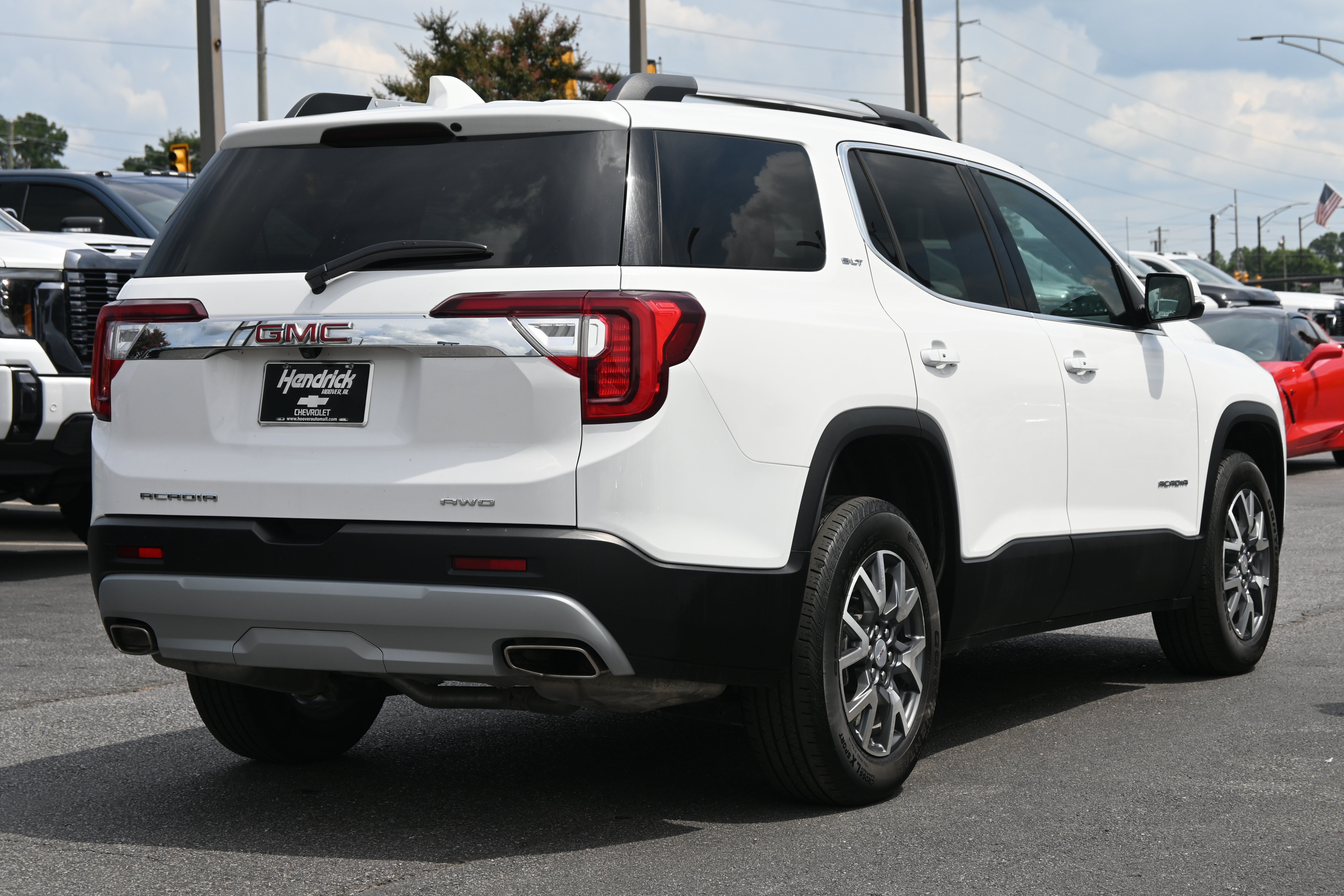 Used 2023 GMC Acadia SLT w/ Trailering Package AWD/4WD image 12