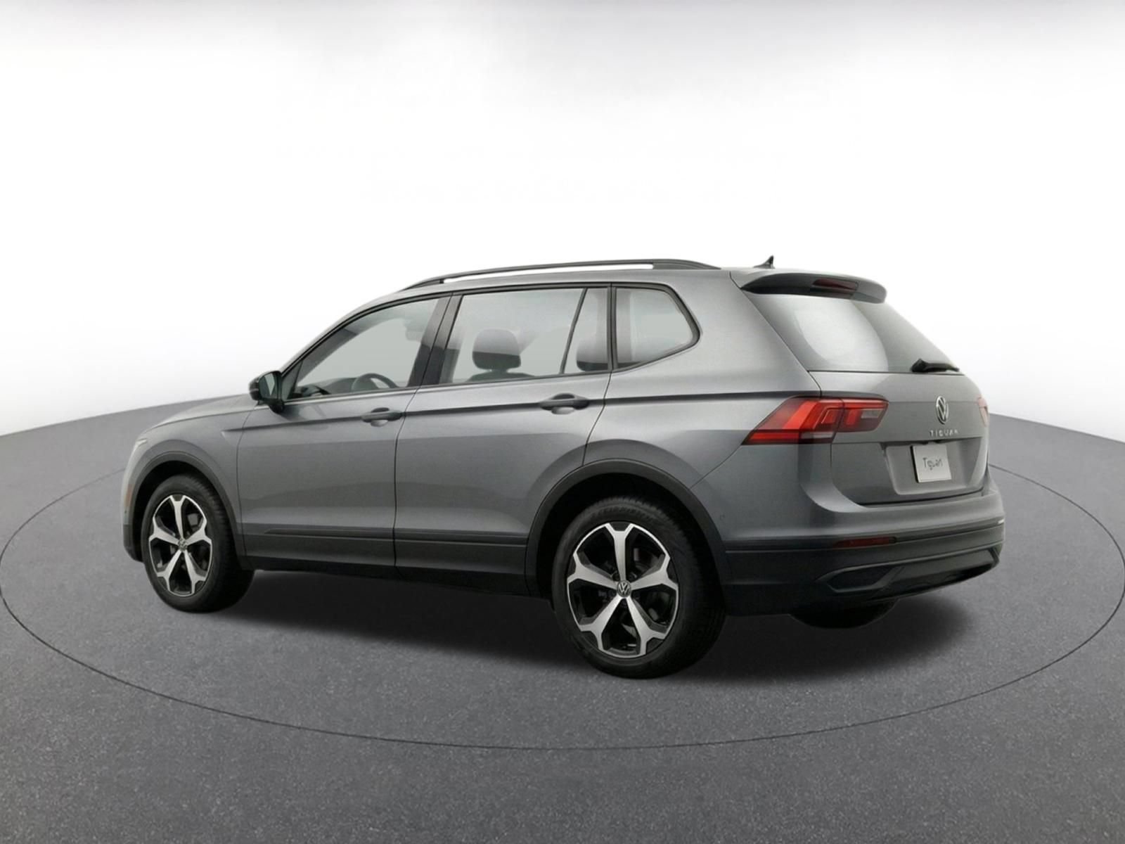 Used 2026 Volkswagen Tiguan SE AWD/4WD image 6