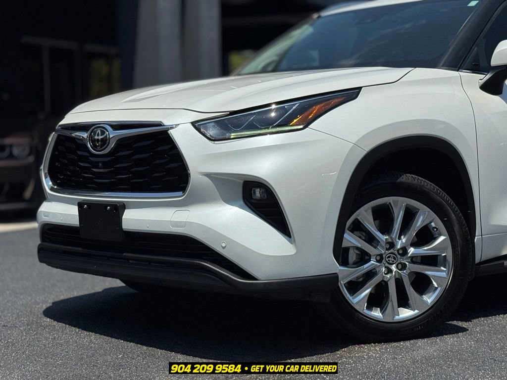 Used 2021 Toyota Highlander Limited FWD image 2