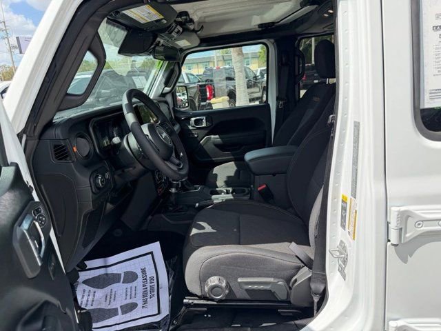 Used 2025 Jeep Gladiator Mojave w/ Convenience Group image 16