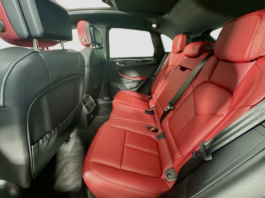 Certified 2026 Porsche Macan image 24