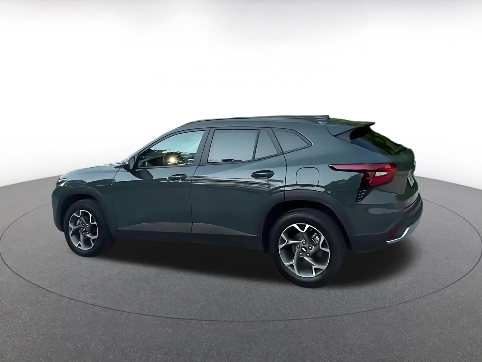 Used 2025 Chevrolet Trax LT w/ LT Convenience Package FWD image 10