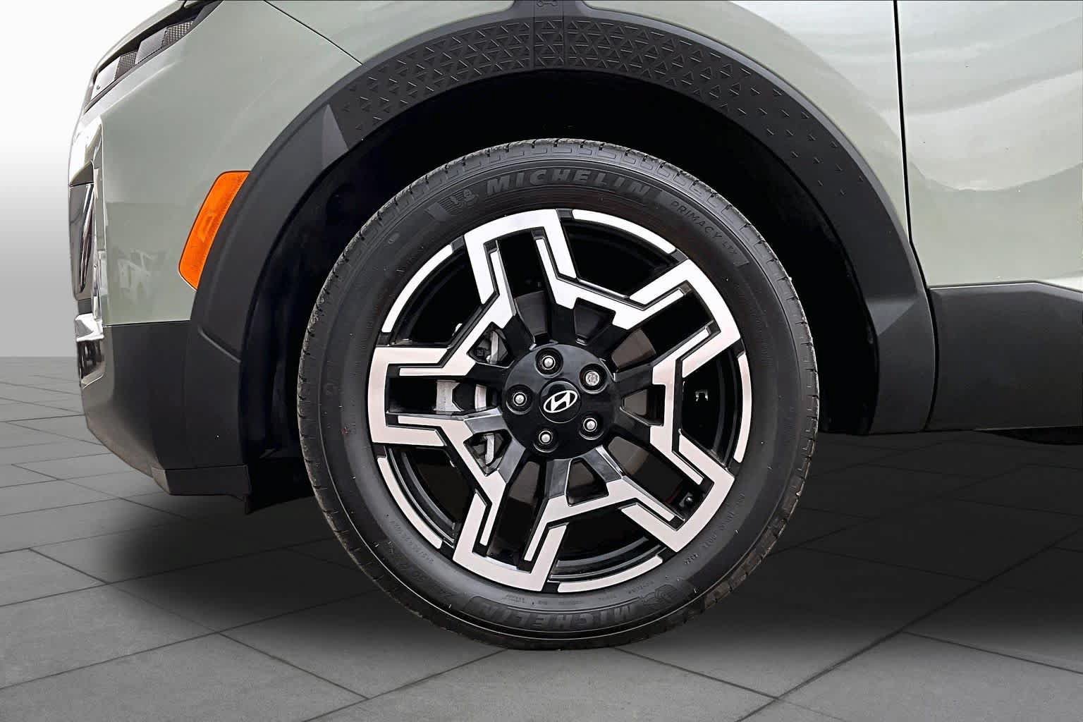 Used 2025 Hyundai Santa Cruz Limited AWD/4WD image 11