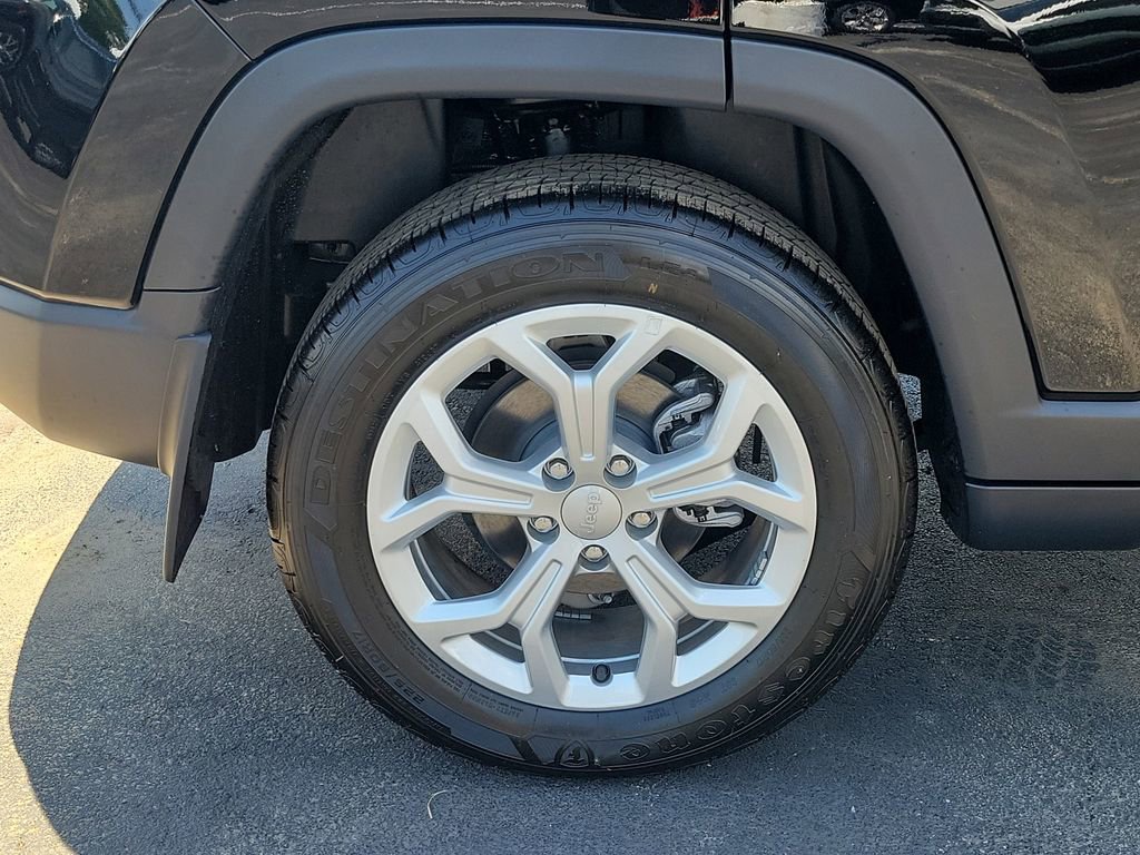 Used 2024 Jeep Compass Latitude AWD/4WD image 6