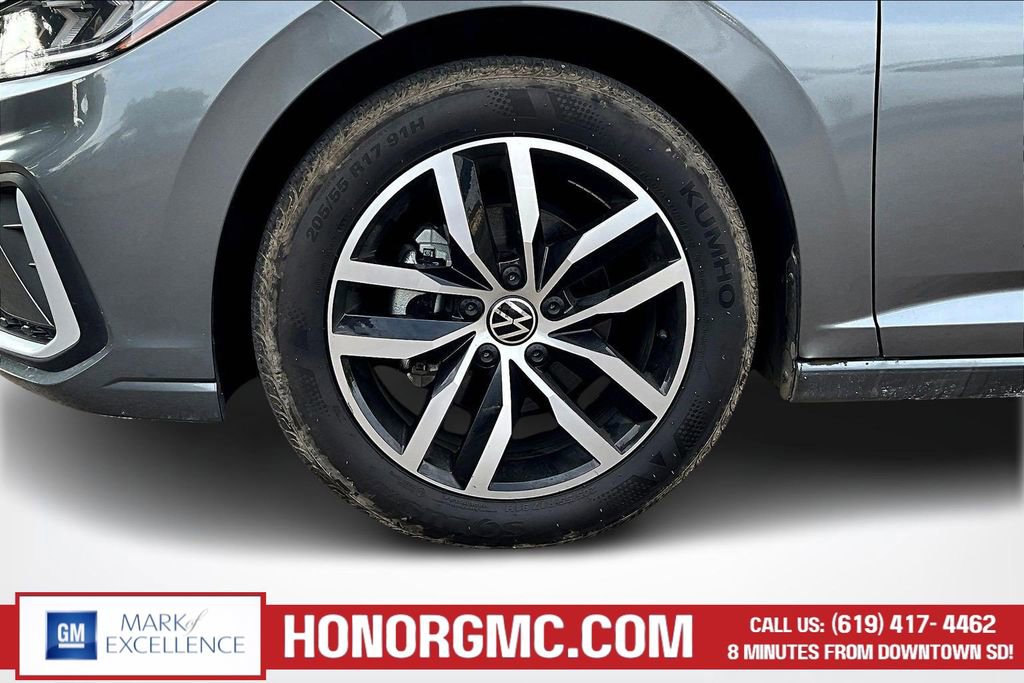 Used 2025 Volkswagen Jetta SE FWD image 32