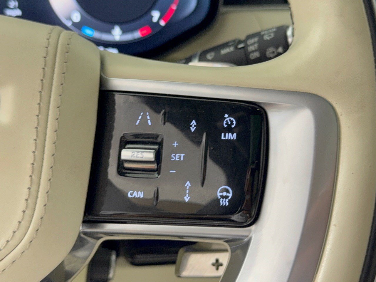 Used 2024 Land Rover Range Rover SE AWD/4WD image 19