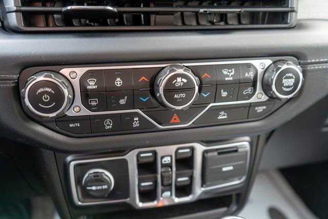 Used 2024 Jeep Wrangler Sahara AWD/4WD image 25