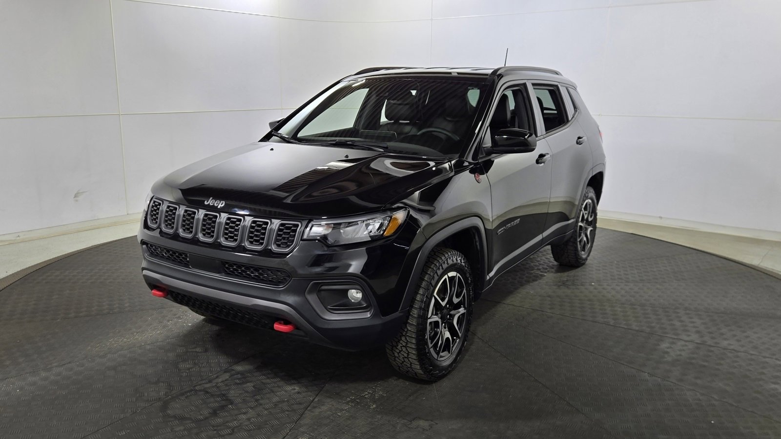 Used 2024 Jeep Compass Trailhawk image 3
