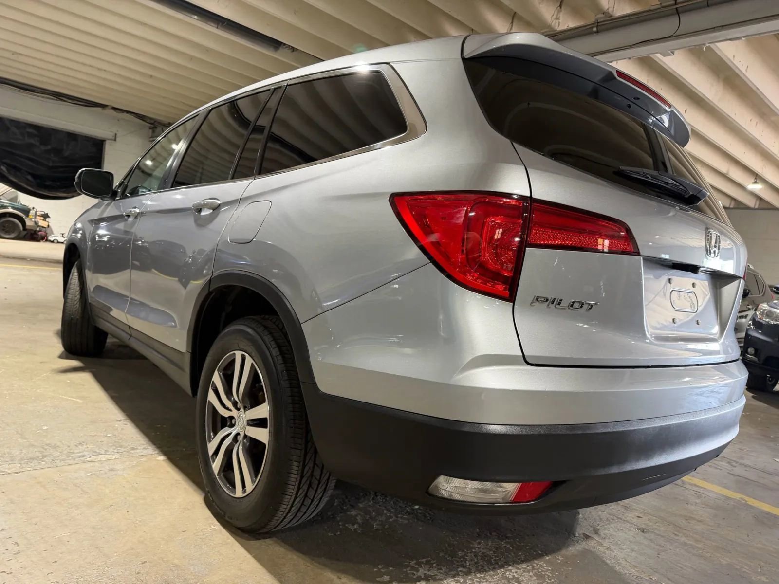 Used 2017 Honda Pilot EX-L image 3